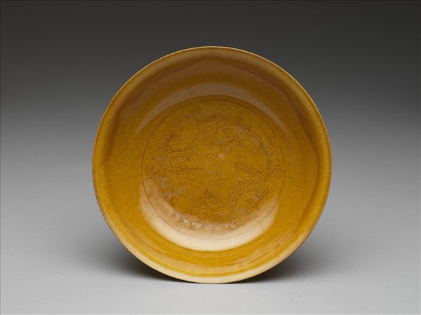 黃釉雙龍戲珠紋碗