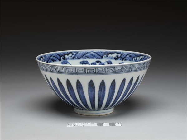 青花花卉紋蓮子碗