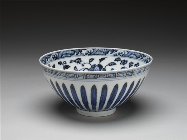 青花花卉紋蓮子碗