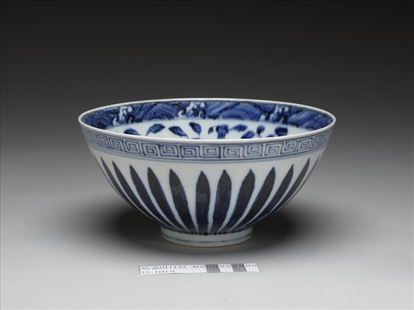 青花花卉紋蓮子碗