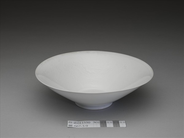 甜白釉雙龍紋碗