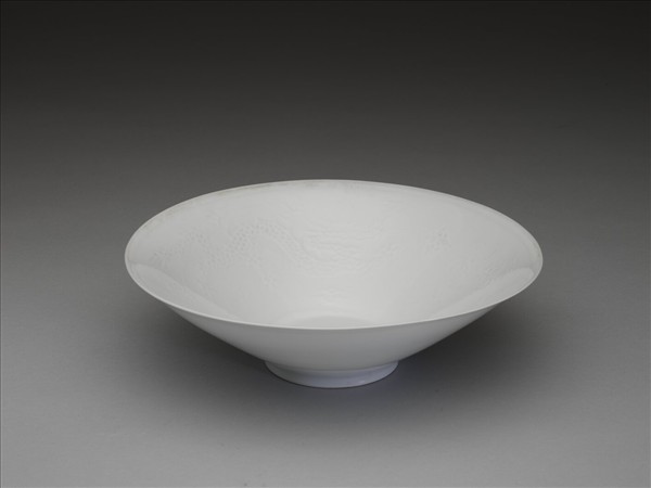 甜白釉雙龍紋碗