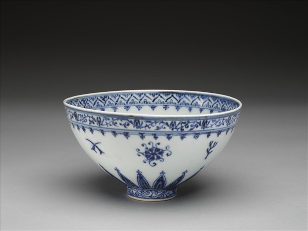 青花花卉紋蓮子碗
