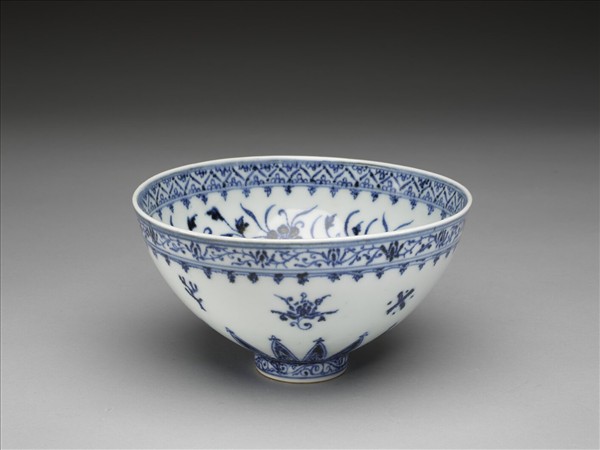 青花花卉紋蓮子碗