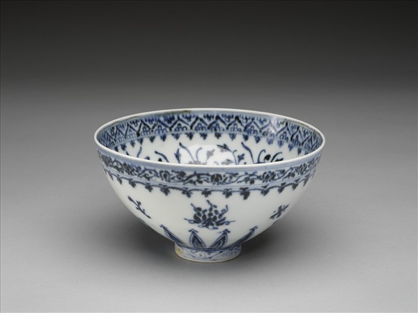 青花花卉紋蓮子碗