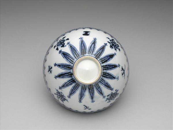 青花花卉紋蓮子碗