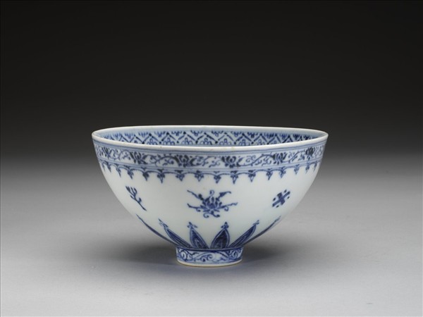青花花卉紋蓮子碗