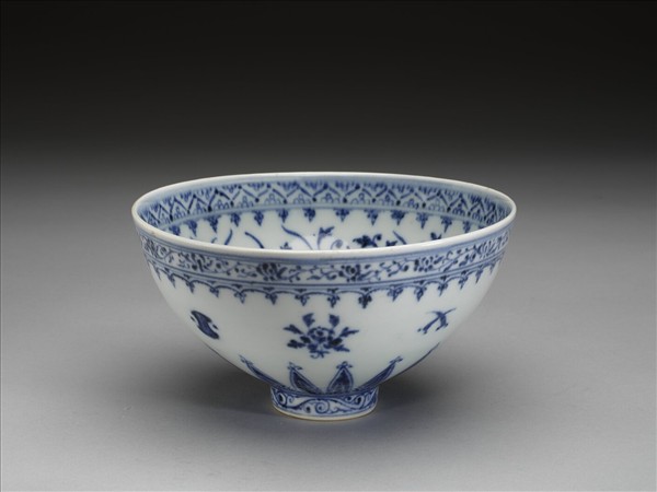 青花花卉紋蓮子碗