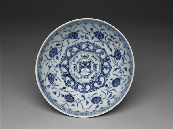 青花花卉紋蓮子碗