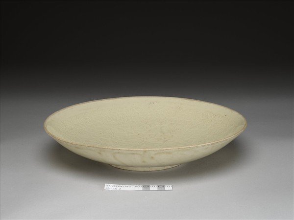 白瓷印花牡丹花紋盤