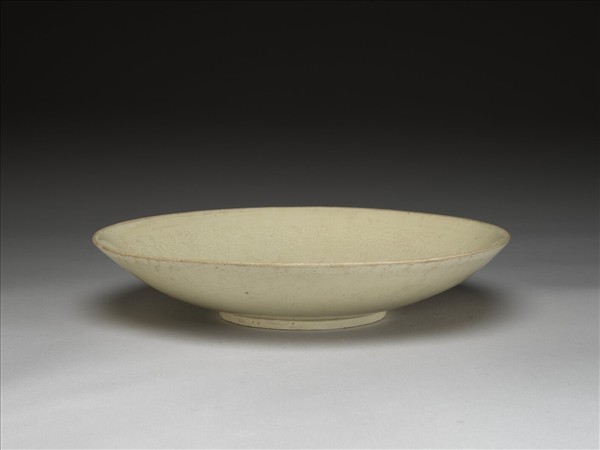 白瓷印花牡丹花紋盤