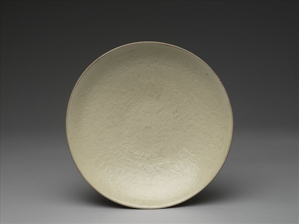 白瓷印花牡丹花紋盤