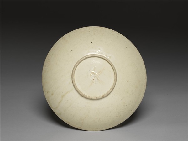 白瓷印花牡丹花紋盤