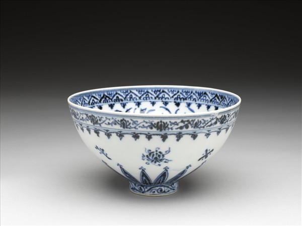 青花花卉紋蓮子碗