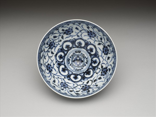 青花花卉紋蓮子碗