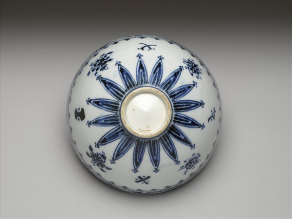 青花花卉紋蓮子碗