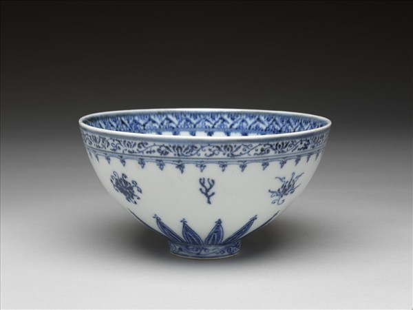 青花花卉紋蓮子碗