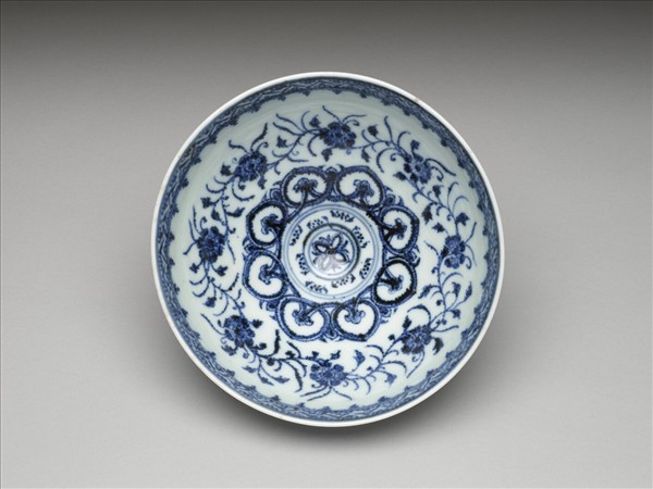 青花花卉紋蓮子碗