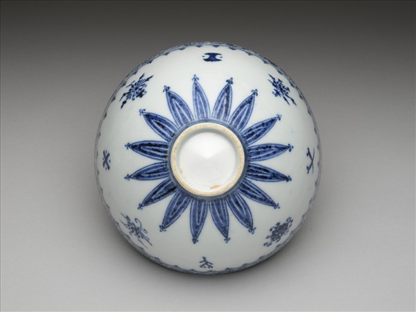 青花花卉紋蓮子碗