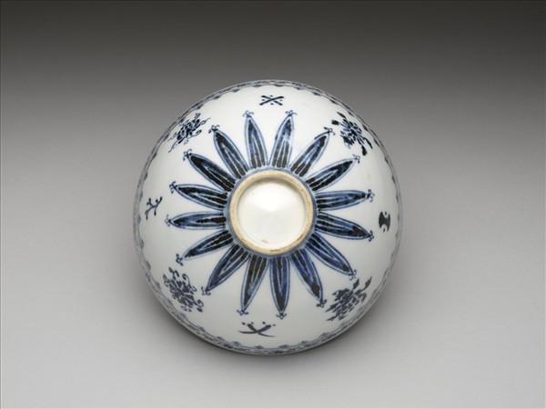 青花花卉紋蓮子碗