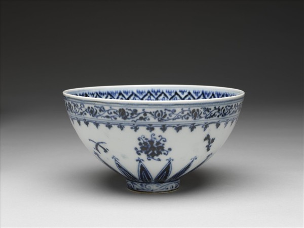 青花花卉紋蓮子碗