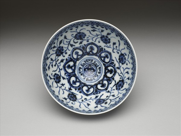 青花花卉紋蓮子碗
