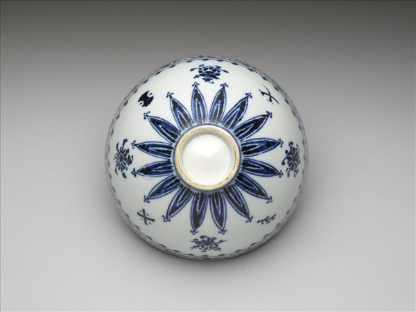 青花花卉紋蓮子碗
