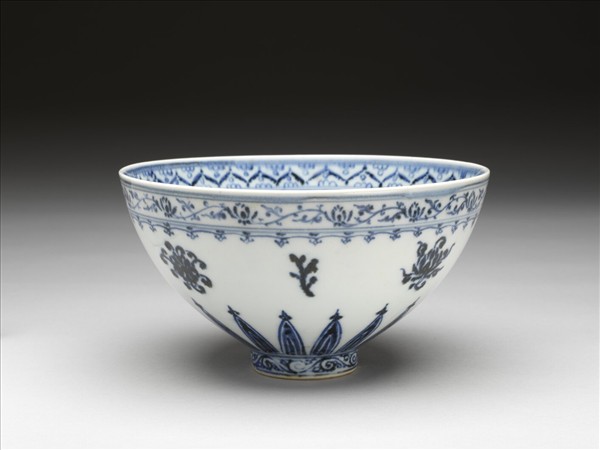 青花花卉紋蓮子碗