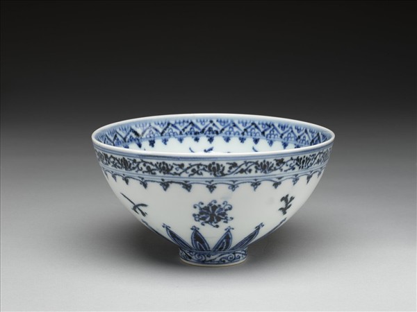 青花花卉紋蓮子碗