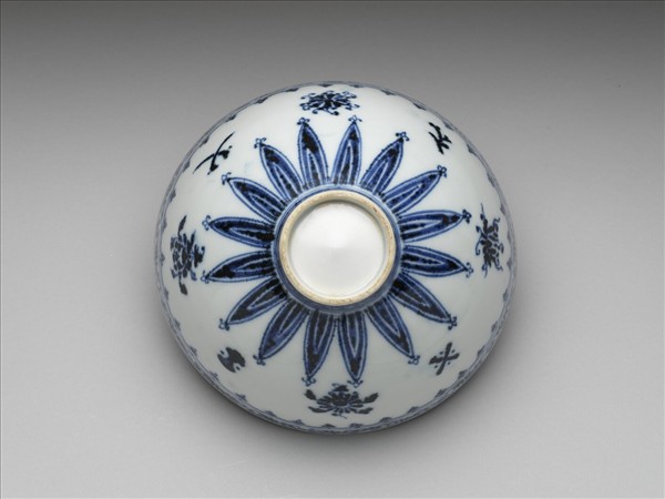 青花花卉紋蓮子碗