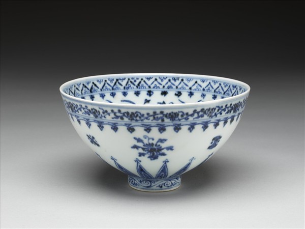 青花花卉紋蓮子碗