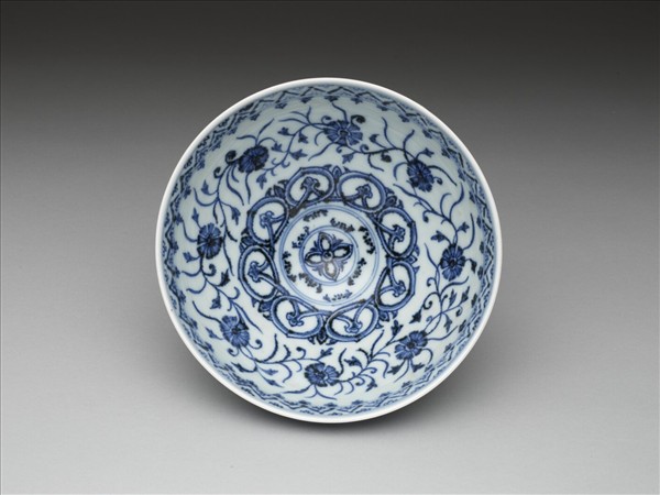 青花花卉紋蓮子碗