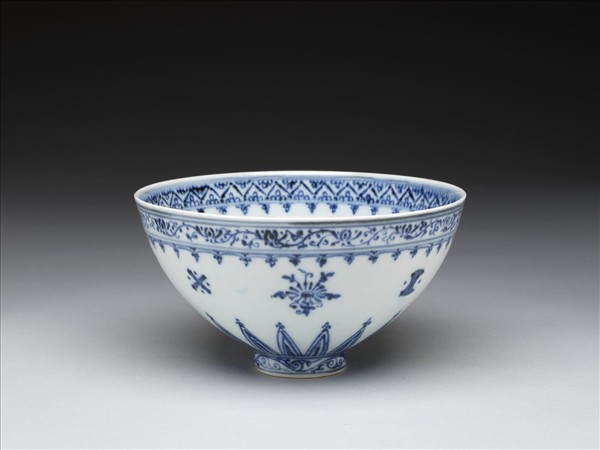 青花花卉紋蓮子碗