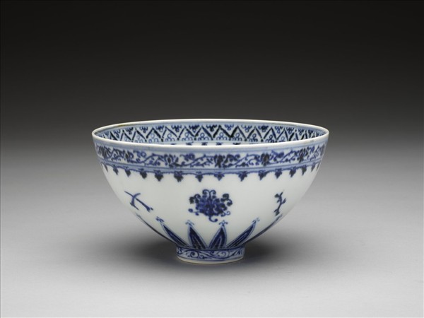 青花花卉紋蓮子碗