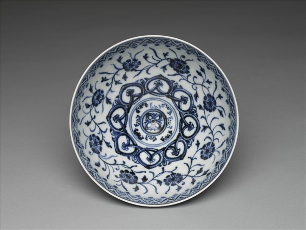 青花花卉紋蓮子碗
