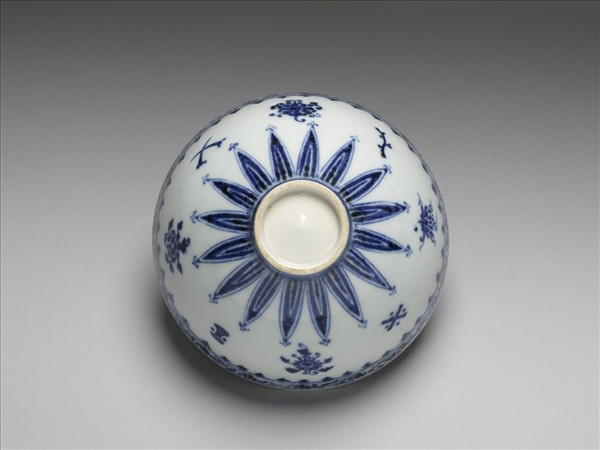青花花卉紋蓮子碗