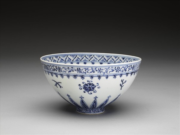 青花花卉紋蓮子碗