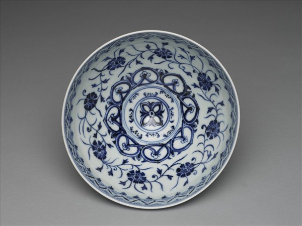 青花花卉紋蓮子碗