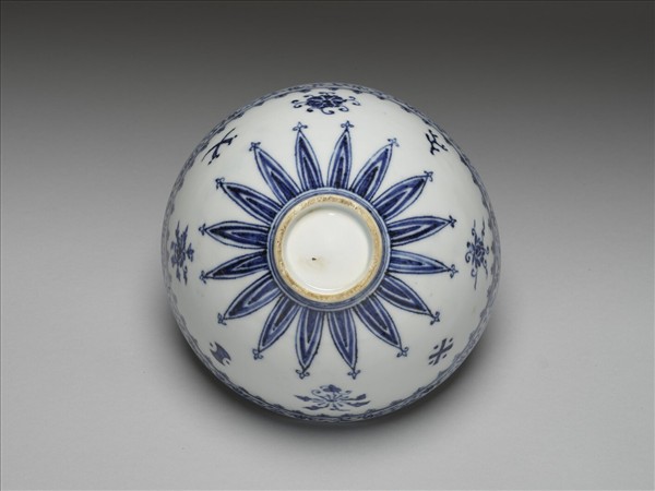 青花花卉紋蓮子碗