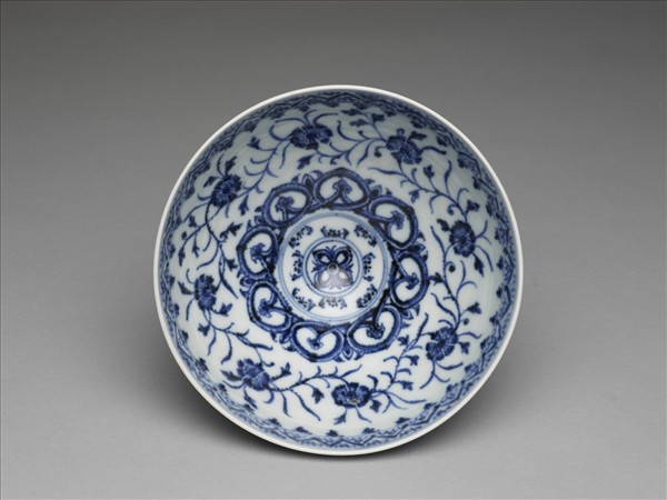 青花花卉紋蓮子碗