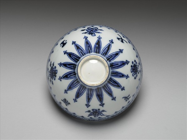 青花花卉紋蓮子碗
