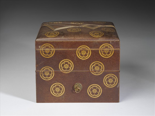 五瓣劍花蒔繪二層箱