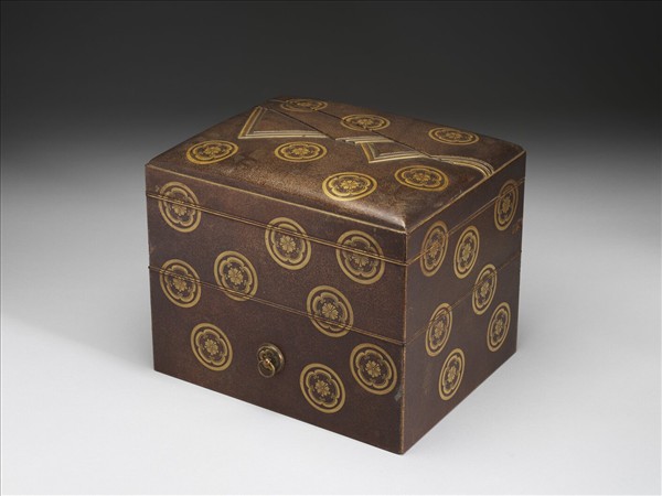 五瓣劍花蒔繪二層箱