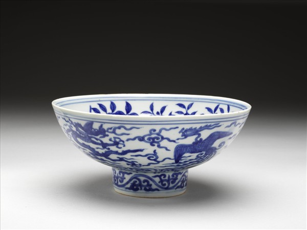 龍鳳凰陽刻青磁茶碗 青花龍鳳壽字紋碗- 故宮