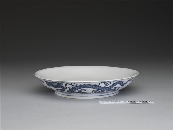 青花龍紋白裡盤