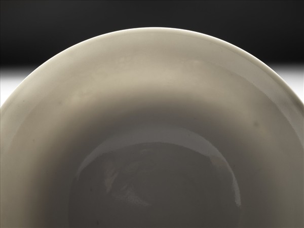 甜白釉花卉紋高足碗