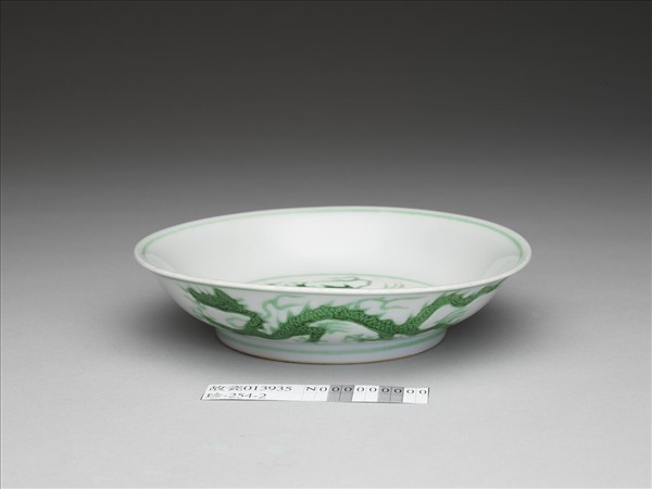 白瓷綠彩龍紋盤