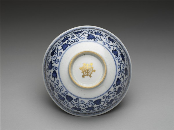 青花描金蓮塘紋碗