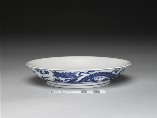 青花龍紋白裡盤