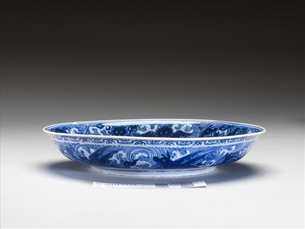 青花波濤海獸紋盤
